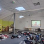 Cette semaine les CE2, CM1et CM2 se sont initiés au yoga. A partir de l'histoire d'un ornithorynque ils ont essayé différentes postures d'animaux... Expérience appréciée....Namaste